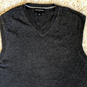 Banana Republic heather grey v-neck sweater vest